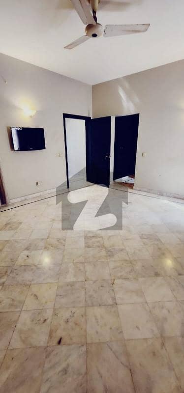 Rent A Centrally Located Prime Location 500 Square Yards House In Clifton - Block 4