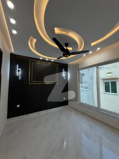 سینٹرل پارک ہاؤسنگ سکیم لاہور میں 3 کمروں کا 5 مرلہ مکان 2.35 کروڑ میں برائے فروخت۔