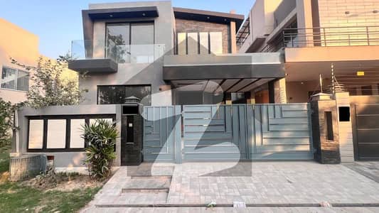 ڈی ایچ اے 9 ٹاؤن ڈیفنس (ڈی ایچ اے),لاہور میں 4 کمروں کا 8 مرلہ مکان 4.3 کروڑ میں برائے فروخت۔