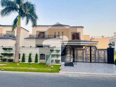 ڈی ایچ اے فیز 5 - بلاک اے فیز 5,ڈیفنس (ڈی ایچ اے),لاہور میں 5 کمروں کا 1 کنال مکان 9.25 کروڑ میں برائے فروخت۔