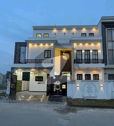 سٹی ہاؤسنگ سوسائٹی گوجرانوالہ میں 6 کمروں کا 12 مرلہ مکان 4.85 کروڑ میں برائے فروخت۔