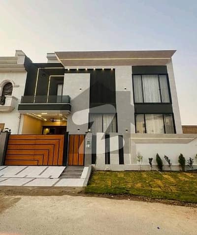 سٹی ہاؤسنگ سوسائٹی گوجرانوالہ میں 5 کمروں کا 8 مرلہ مکان 3.75 کروڑ میں برائے فروخت۔