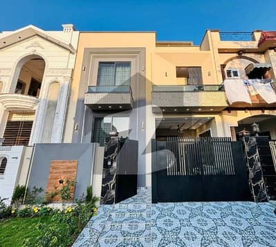 سٹی ہاؤسنگ سوسائٹی گوجرانوالہ میں 4 کمروں کا 5 مرلہ مکان 2.45 کروڑ میں برائے فروخت۔