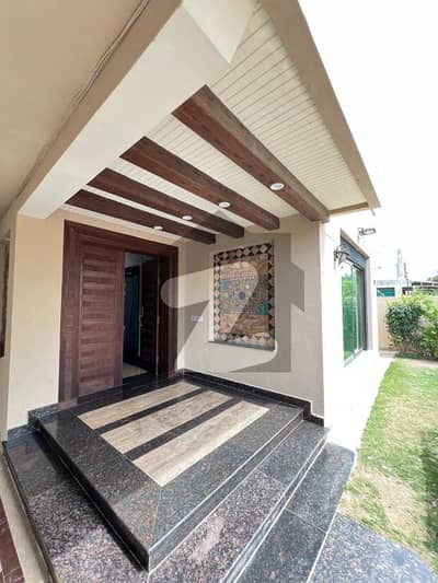 ڈی ایچ اے فیز 5 ڈیفنس (ڈی ایچ اے),لاہور میں 5 کمروں کا 1 کنال مکان 2.8 لاکھ میں کرایہ پر دستیاب ہے۔