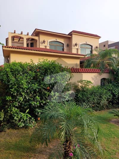 ڈی ایچ اے فیز 4 - بلاک ڈیڈی فیز 4,ڈیفنس (ڈی ایچ اے),لاہور میں 5 کمروں کا 1 کنال مکان 9.5 کروڑ میں برائے فروخت۔