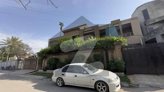 Upper Portion Separated 35 Marla Available For Rent