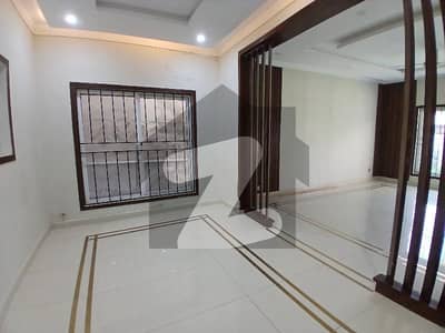 ایف ۔ 10 اسلام آباد میں 6 کمروں کا 1 کنال مکان 5.5 لاکھ میں کرایہ پر دستیاب ہے۔