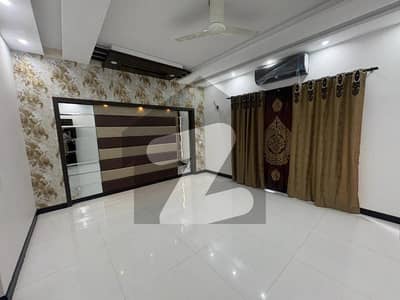 ڈی ایچ اے فیز 5 ڈیفنس (ڈی ایچ اے),لاہور میں 5 کمروں کا 1 کنال مکان 2.9 لاکھ میں کرایہ پر دستیاب ہے۔