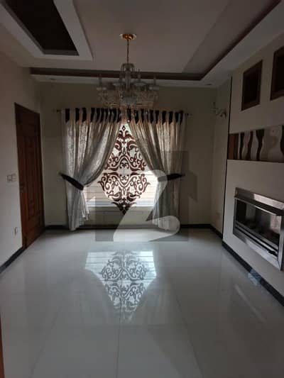 بحریہ ٹاؤن سیکٹر سی بحریہ ٹاؤن,لاہور میں 2 کمروں کا 10 مرلہ زیریں پورشن 65.0 ہزار میں کرایہ پر دستیاب ہے۔