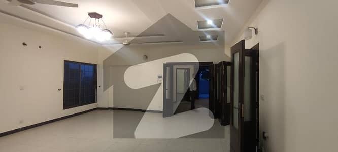 بحریہ انکلیو - سیکٹر سی بحریہ انکلیو,بحریہ ٹاؤن,اسلام آباد میں 6 کمروں کا 1 کنال مکان 2.85 لاکھ میں کرایہ پر دستیاب ہے۔