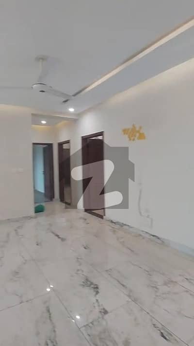 عسکری 11 عسکری,لاہور میں 3 کمروں کا 10 مرلہ فلیٹ 4.2 کروڑ میں برائے فروخت۔ عسکری 11 عسکری,لاہور میں 3 کمروں کا 10 مرلہ فلیٹ 4.2 کروڑ میں برائے فروخت۔