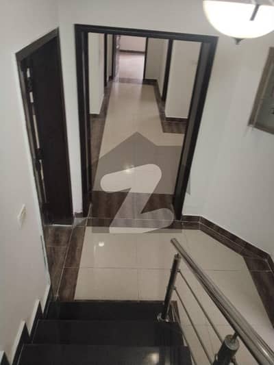 عسکری 11 عسکری,لاہور میں 3 کمروں کا 10 مرلہ مکان 4.55 کروڑ میں برائے فروخت۔