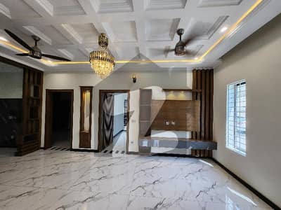 سوان گارڈن ۔ بلاک ایچ سوان گارڈن,اسلام آباد میں 5 کمروں کا 6 مرلہ مکان 3.2 کروڑ میں برائے فروخت۔