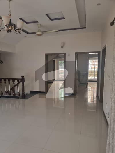 بحریہ ٹاؤن فیز 8 ۔ ابو بکر بلاک بحریہ ٹاؤن فیز 8 ۔ سفاری ویلی,بحریہ ٹاؤن فیز 8,بحریہ ٹاؤن راولپنڈی,راولپنڈی میں 5 کمروں کا 7 مرلہ مکان 2.4 کروڑ میں برائے فروخت۔