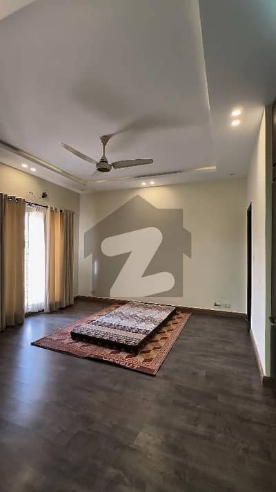 عسکری 11 ۔ سیکٹر بی عسکری 11,عسکری,لاہور میں 4 کمروں کا 12 مرلہ مکان 6.2 کروڑ میں برائے فروخت۔