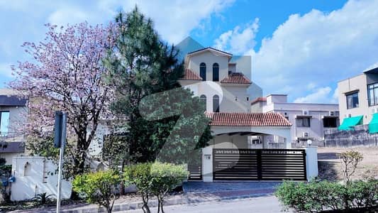 بحریہ ٹاؤن فیز 4 بحریہ ٹاؤن راولپنڈی,راولپنڈی میں 6 کمروں کا 1 کنال مکان 2.9 لاکھ میں کرایہ پر دستیاب ہے۔