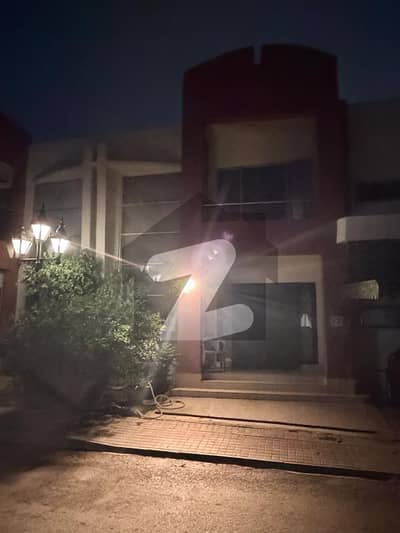 بحریہ ٹاؤن سفاری ولاز بحریہ ٹاؤن سیکٹر B,بحریہ ٹاؤن,لاہور میں 3 کمروں کا 5 مرلہ مکان 1.6 کروڑ میں برائے فروخت۔