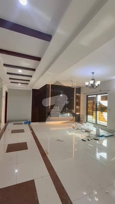 عسکری 11 عسکری,لاہور میں 3 کمروں کا 10 مرلہ فلیٹ 3.15 کروڑ میں برائے فروخت۔