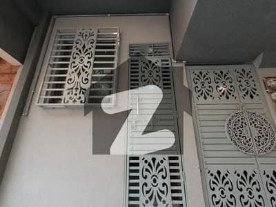 Centrally Located Flat For sale In Allahwala Town Available