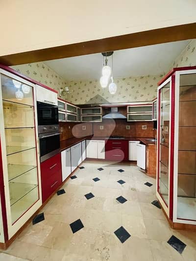 Well Maintained 3 Bedrooms Apartment Available for Sale In Clifton block 1 Karachi