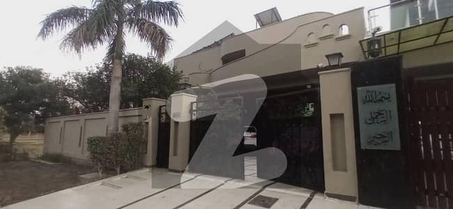 DEMANDING 1 KANAL HOUSE AVAILABLE FOR SALE IN IZMIR TOWN LAHORE