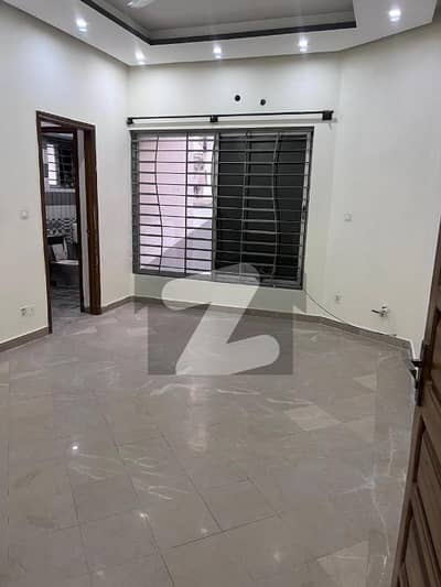 گلریز ہاؤسنگ سکیم راولپنڈی میں 6 کمروں کا 8 مرلہ مکان 2.55 کروڑ میں برائے فروخت۔