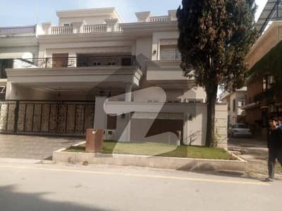 آئی ۔ 8 اسلام آباد میں 7 کمروں کا 12 مرلہ مکان 20.0 کروڑ میں برائے فروخت۔