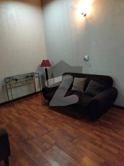 INDEPENDENT FURNISHED UNIT WITH HUGE TERRACE AND SEPARATE KITCHEN AVAILABLE FOR RENT.
