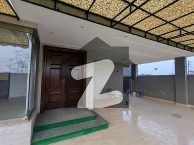 ڈی ایچ اے فیز 7 ڈیفنس (ڈی ایچ اے),لاہور میں 5 کمروں کا 1 کنال مکان 3.25 لاکھ میں کرایہ پر دستیاب ہے۔