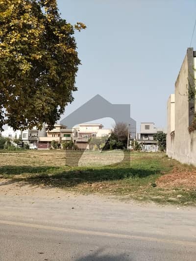 1 Kanal semi commercial plot For Sale Prime Location in Airline housing society Near ucp university or Emporium mall , expo center or shaukat khanum hospital Lahore Abdul Sattar Eidi Motorway M2