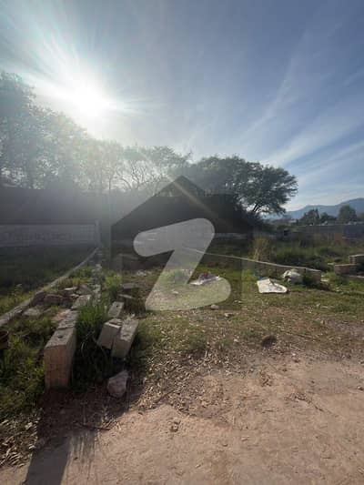 5 Marla plot for sale in Banigala near to market Regestry Intaqal