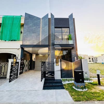 پارک ویو سٹی لاہور میں 4 کمروں کا 5 مرلہ مکان 1.5 کروڑ میں برائے فروخت۔