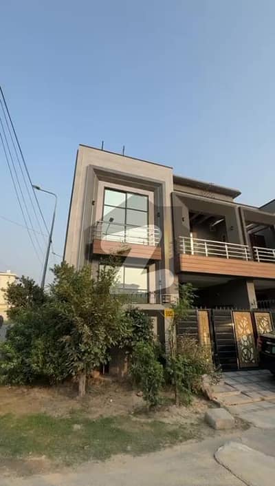 5 Marla Brand New Lavish House Facing Park For Sale In Park View City Lahore | For Discounted Price And Original Pictures Download The App "Signature Lands".