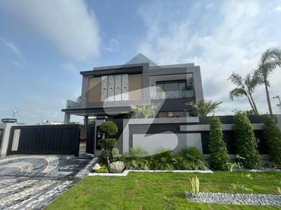 1 Kanal Top Quality Build Luxurious Beautiful Modern Design Villa For Sale In DHA Lahore Phase 7 Prime Location