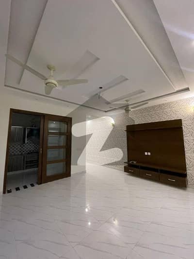 ایچیسن سوسائٹی لاہور میں 5 کمروں کا 10 مرلہ مکان 3.35 کروڑ میں برائے فروخت۔