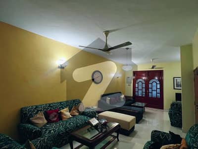 کلفٹن ۔ بلاک 9 کلفٹن,کراچی میں 3 کمروں کا 10 مرلہ فلیٹ 4.35 کروڑ میں برائے فروخت۔