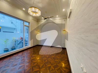 ڈی ایچ اے فیز 7 ڈیفنس (ڈی ایچ اے),لاہور میں 4 کمروں کا 10 مرلہ مکان 2.35 لاکھ میں کرایہ پر دستیاب ہے۔