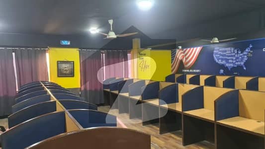 شاہراہِ فیصل کراچی میں 18 مرلہ دفتر 3.1 لاکھ میں کرایہ پر دستیاب ہے۔