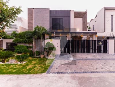 1 Kanal Top Quality Build Luxurious Beautiful Ultra Modern Design Villa for Sale In DHA Lahore Phase 7 Prime Location
