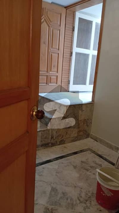 ایف ۔ 11 اسلام آباد میں 2 کمروں کا 9 مرلہ زیریں پورشن 1.0 لاکھ میں کرایہ پر دستیاب ہے۔