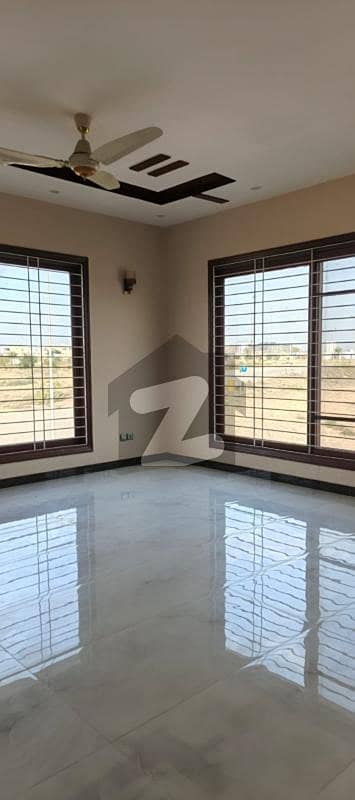 500sq Yd Luxury Villa FOR SALE. 2 Km From Entrance Of BTK. 6 Bed DDL 2 Kitchens 500sq Yd Luxury Villa FOR SALE. 2 Km From Entrance Of BTK. 6 Bed DDL 2 Kitchens