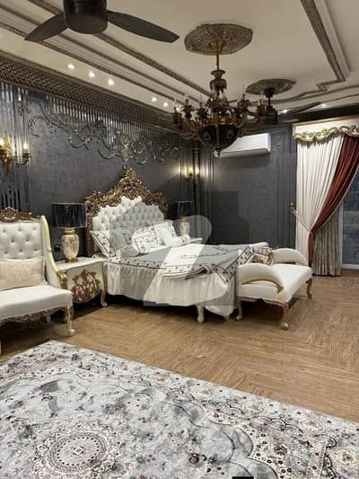 ڈی ایچ اے فیز 5 - بلاک سی فیز 5,ڈیفنس (ڈی ایچ اے),لاہور میں 5 کمروں کا 1 کنال مکان 4.0 لاکھ میں کرایہ پر دستیاب ہے۔