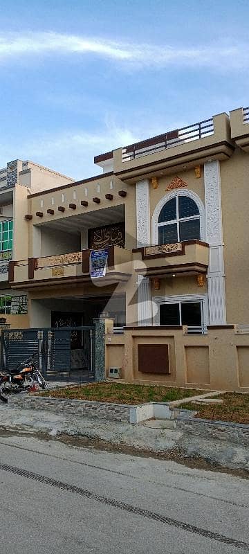 جناح گارڈنز فیز 1 جناح گارڈنز,ایف ای سی ایچ ایس,اسلام آباد میں 4 کمروں کا 7 مرلہ مکان 1.25 لاکھ میں کرایہ پر دستیاب ہے۔