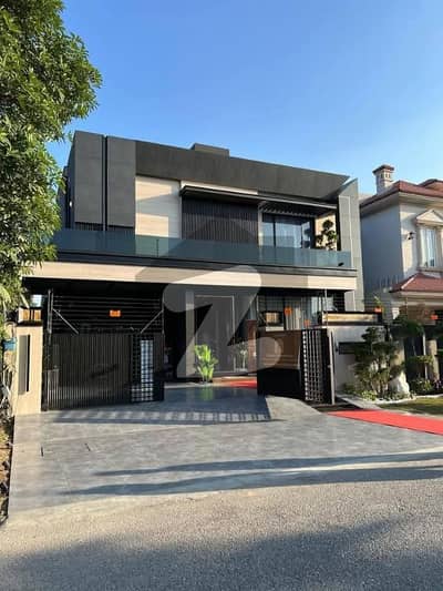 ڈی ایچ اے فیز 5 - بلاک سی فیز 5,ڈیفنس (ڈی ایچ اے),لاہور میں 5 کمروں کا 1 کنال مکان 10.75 کروڑ میں برائے فروخت۔