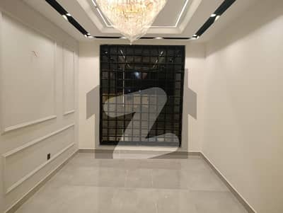 فارمانئیٹس ہاؤسنگ سکیم لاہور میں 4 کمروں کا 5 مرلہ مکان 1.85 کروڑ میں برائے فروخت۔