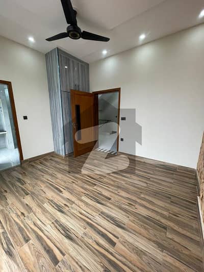 ڈرئم ایونیو لاہور لاہور میں 1 کمرے کا 5 مرلہ زیریں پورشن 42.0 ہزار میں کرایہ پر دستیاب ہے۔