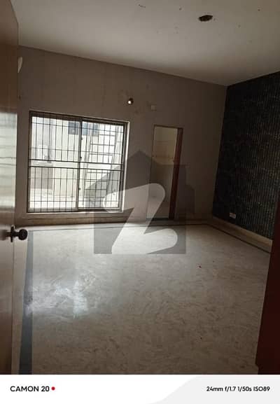 گلبرگ لاہور میں 3 کمروں کا 13 مرلہ دفتر 3.0 لاکھ میں کرایہ پر دستیاب ہے۔