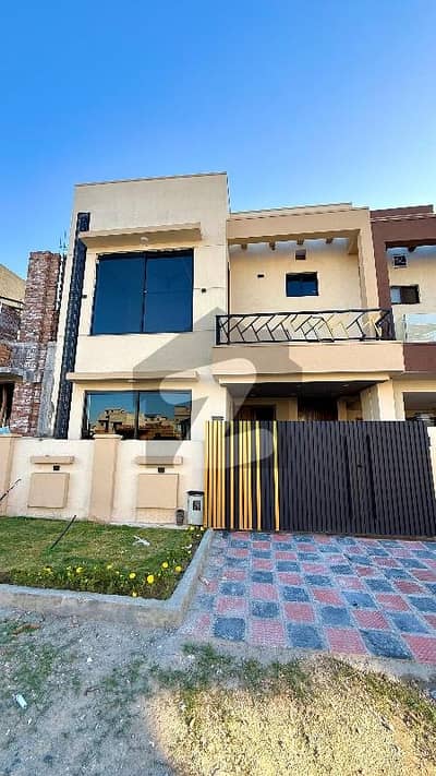 بحریہ ٹاؤن فیز 8 بحریہ ٹاؤن راولپنڈی,راولپنڈی میں 3 کمروں کا 5 مرلہ مکان 2.35 کروڑ میں برائے فروخت۔
