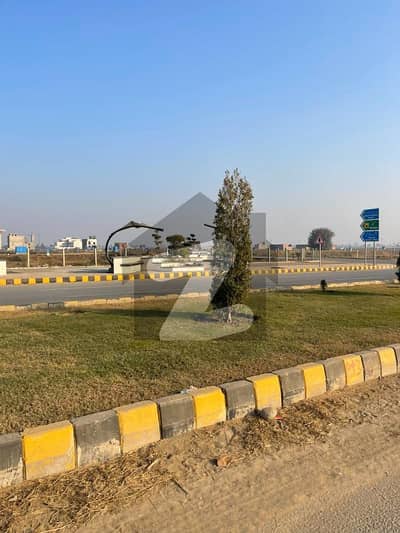 Prime Location 5 Marla Plot for Sale in C Block LDA City Lahore
