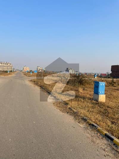 Prime Location 10 Marla Plot on 75 Feet Road for Sale in N Block LDA City Lahore
